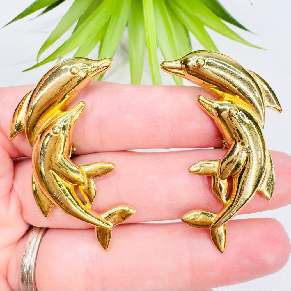 Vintage 90s Avon Dancing Dolphin Gold Tone Statement Clip On Earrings (Unsigned)